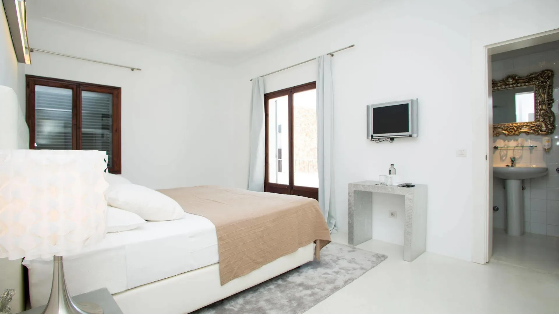 Hotel Zhero Cas Catala 4*,